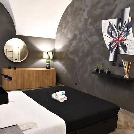 Dante Apartment *